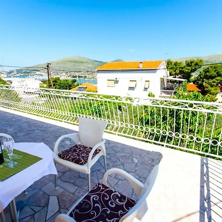 Ivana Tr - With Balcony And Sea View A4 Τρογκίρ