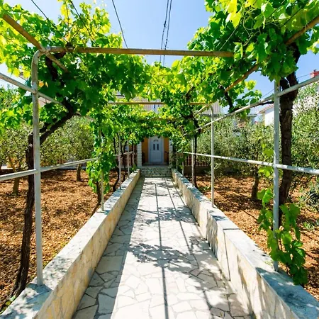 Ivana Tr - With Balcony And Sea View A4 * Трогир