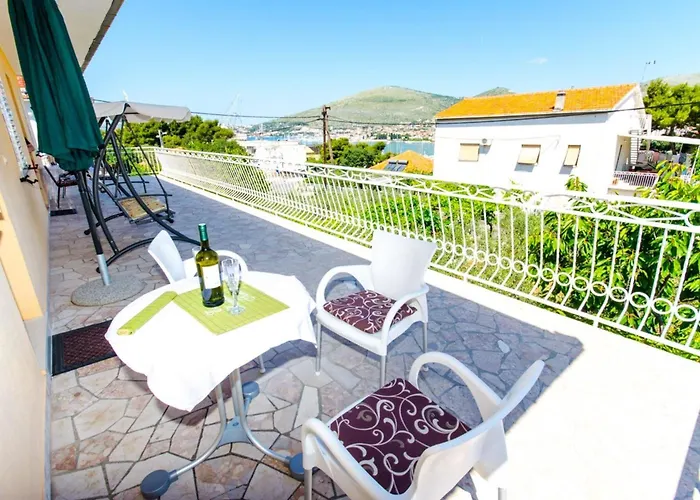 Ivana Tr - With Balcony And Sea View A4 Апартаменты Трогир